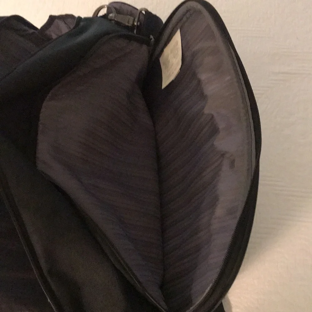 New Samsonite Black Carry On Shoulder Bag Computer Compartment Suitcase Luggage